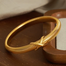 耳环;项链;首饰套装