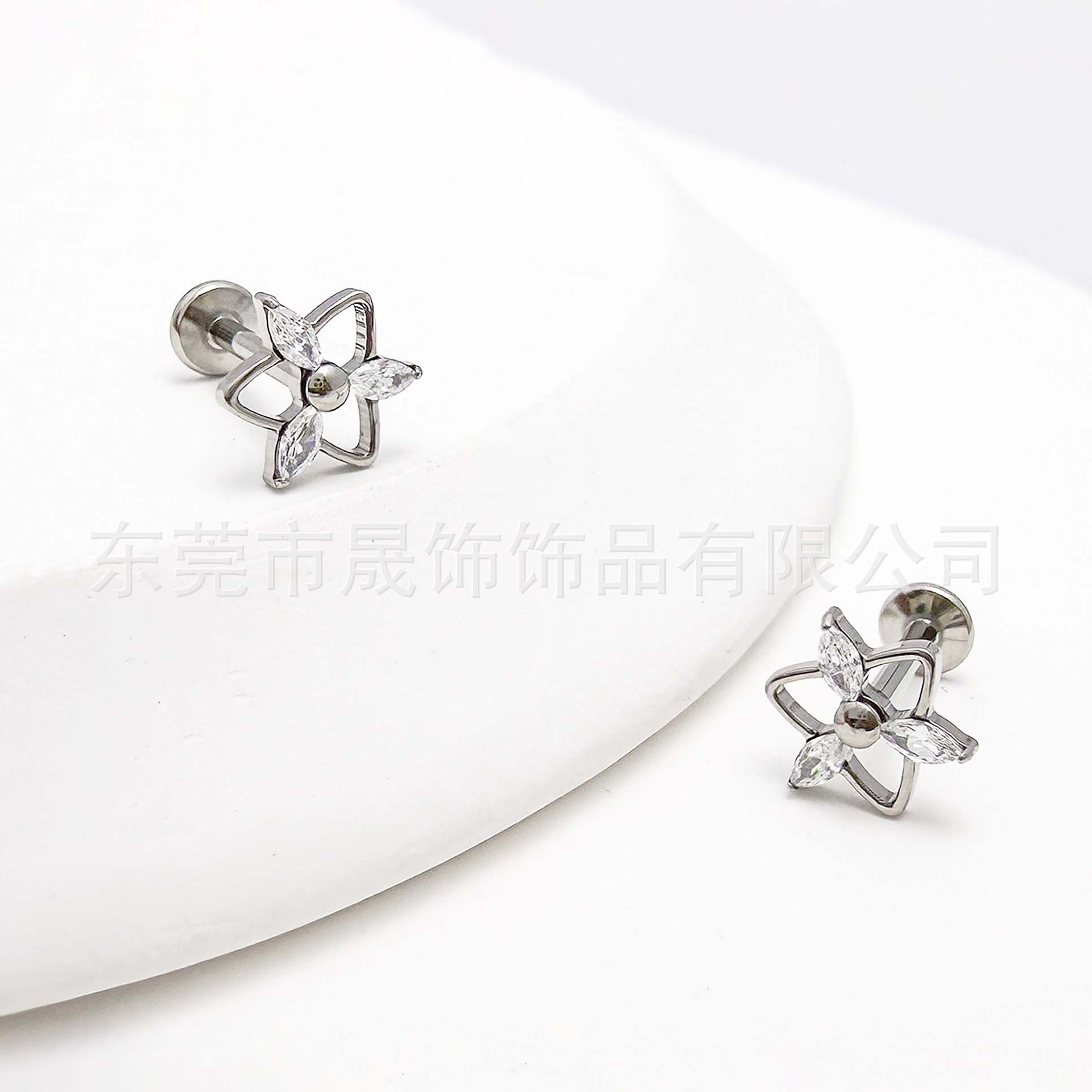 F136 Titanium 三角 Flower Cubic Zirconia Ear Stud Labret Stud G23 Implant Grade Titanium 人体 Piercing Jewelry Accessories 头 Cubic Zirconia 闪耀