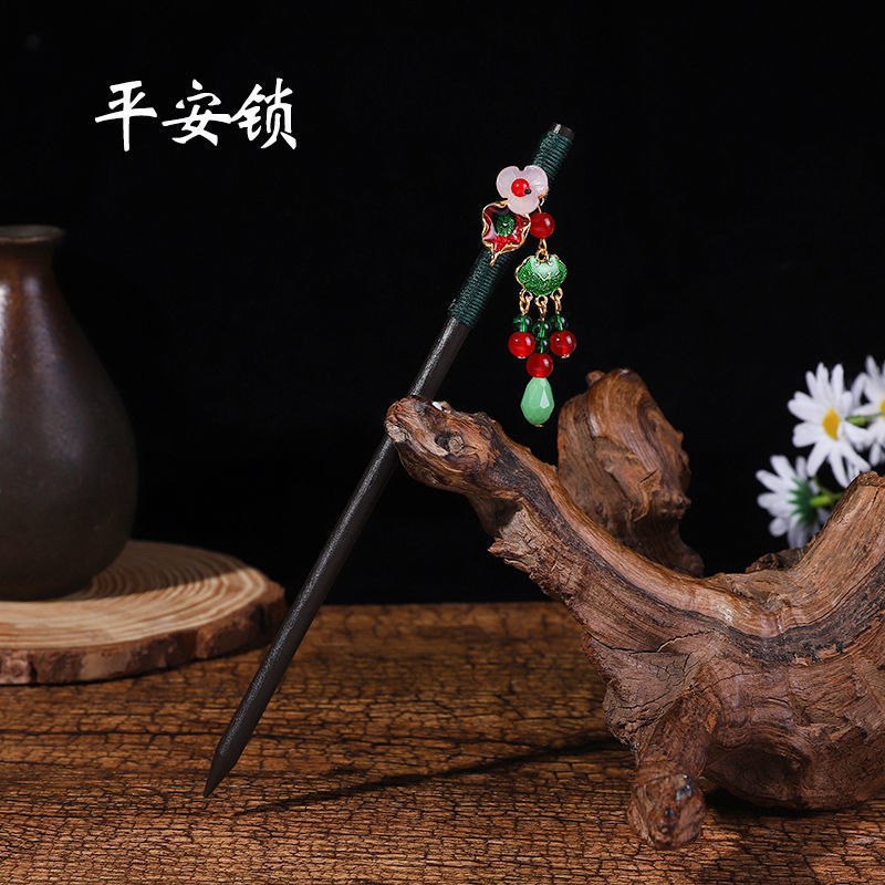 黒檀の木のかんざしのフリンジをまねて、かんざしの子供の古風な頭飾りをします。|undefined