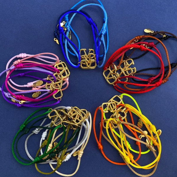 Curved Gone V-shaped Female Logo Hollow Square Retractable Lucky Rope Multicolor Hand Rope Handmade Tying Handpiece
