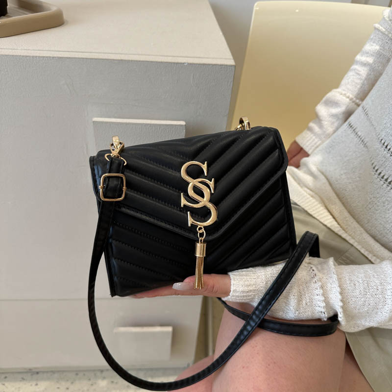 Bolso simple de moda personalizada para las mujeres 2023 otoño nueva moda metal borla bolsa de hombro cadena mensajero bolsa para mujeres