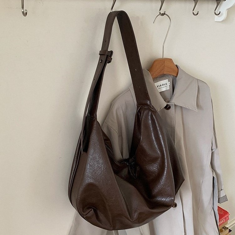 Vintage Soft Large Capacity Black Dumpling Bag For Women, Large Capacity Motorcycle Shoulder Crossbody Tote Bag - Thumbnail 4