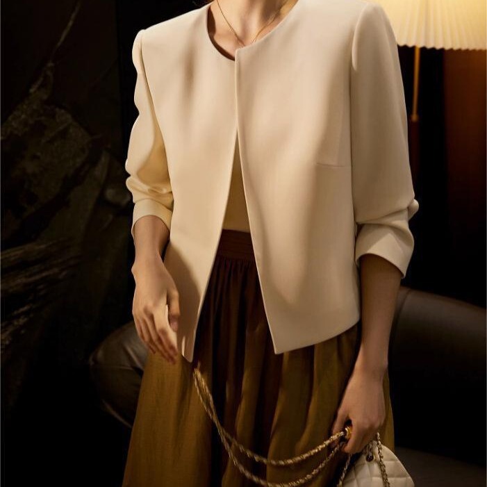 2024 Early Autumn New Acetic Acid Fashionable Commuter Round Neck Small Suit Cardigan Simple All-match Slim-fit Short Jacket Long-sleeved