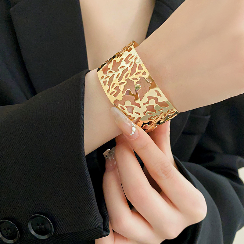 Elegant Exaggerated Geometric Alloy Bangles Wholesale display picture 18