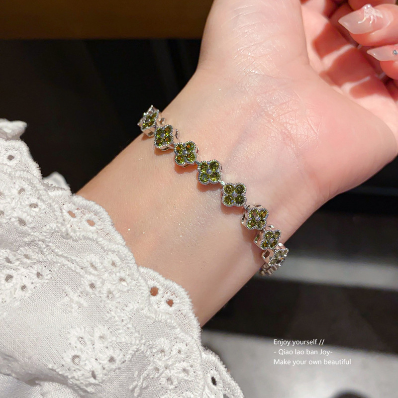 韓国のスーパーフラッシュジルコンフラワー菱形バックルブレスレット、軽い高級感とハイエンドのブレスレット、女性向けの絶妙で多用途な通勤ブレスレット|undefined