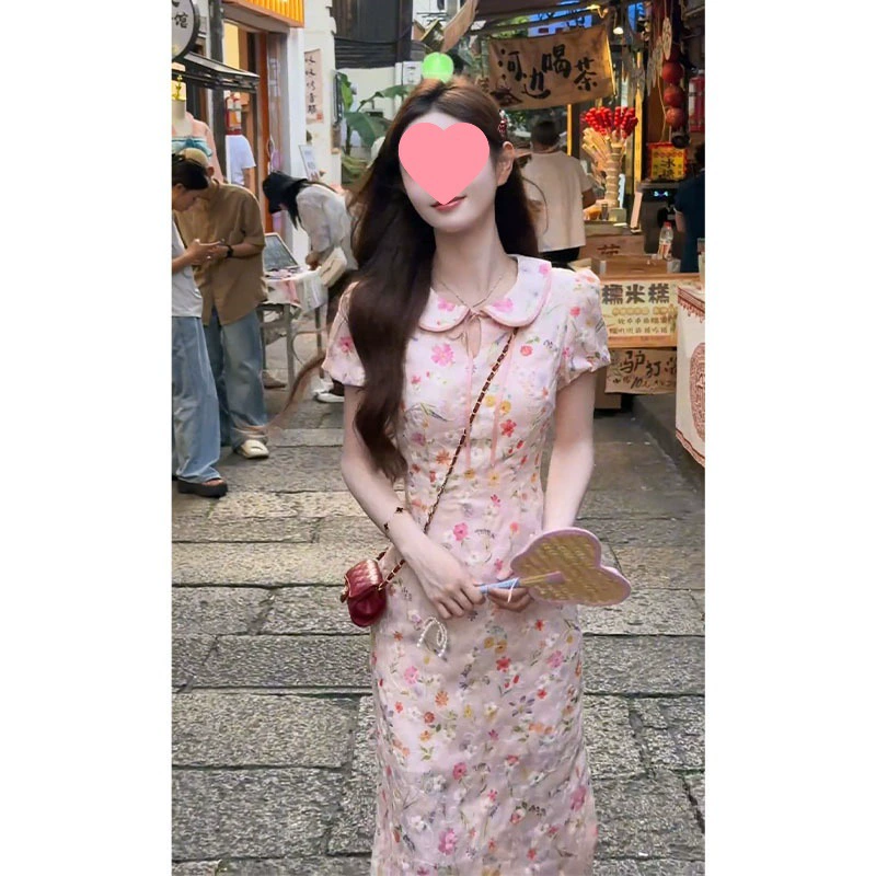 Платье для женщин 2025, новый летний стиль, французский стиль, кукольный воротник, короткий рукав, талия, цветочный принт, миди-юбка с разрезом