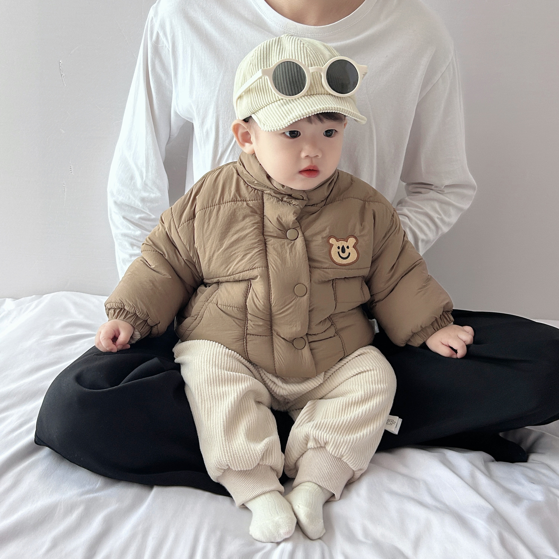 Los niños coreanos de moda Fan niños de collar de algodón de terciopelo ropa de algodón femenina letras de invierno abrigo caliente