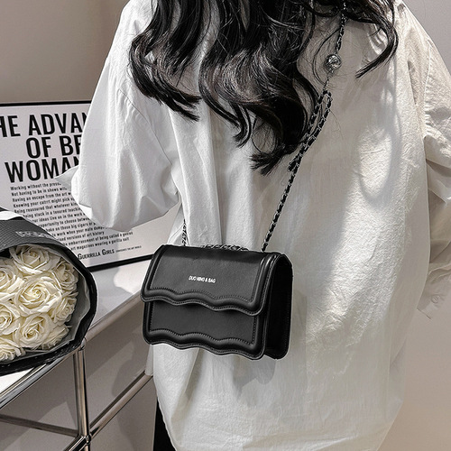 Chain small square bag  spring new niche design fashionable simple underarm shoulder bag casual crossbody bag for women