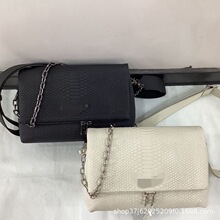 ����ŮZ���¿�r�����e�{�~�y��ƤŮʿ�μ�б����߶�Ů��