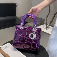 レトロな欧米が国境を越えた時、明るい皮を手にして、女性2025の新しい対外貿易の小さなバッグをかぶせる