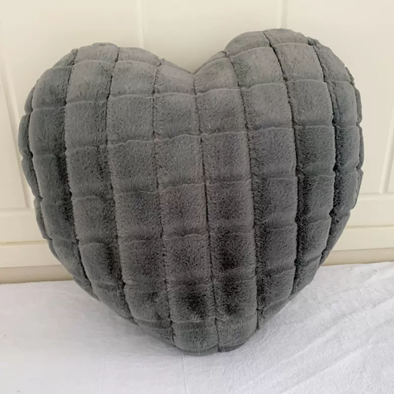亚马逊热销北欧兔毛绒抱枕爱心纯色客厅卧室枕靠垫
