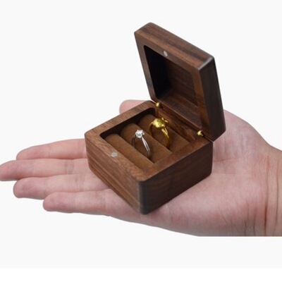 factory goods in stock wholesale Ring storage box woodiness Retro Black walnut Ring box heart-shaped Jewelry box Earring box