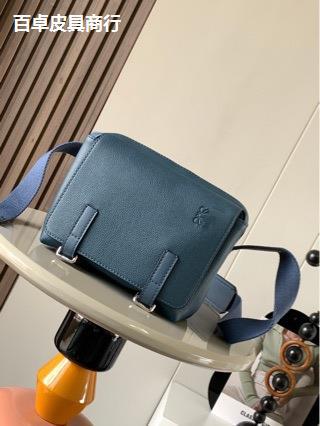 L意威の新型ファミリーフリップ軍用郵便差本革シングルショルダー牛革メッセンジャーバッグ高品質