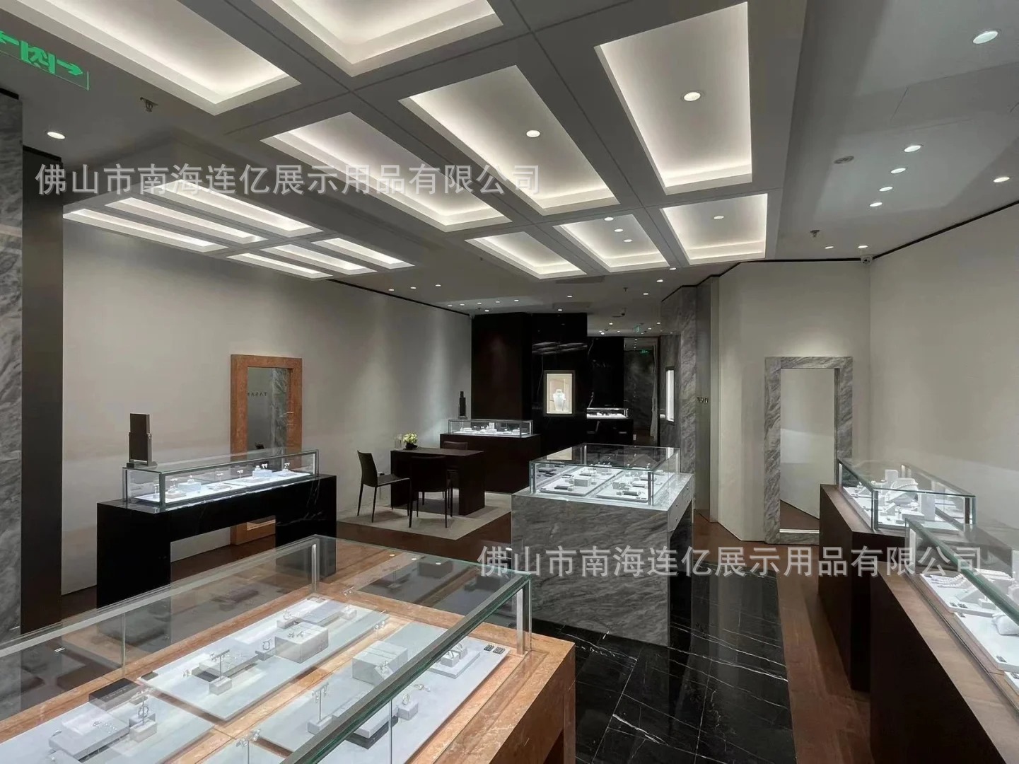 大牌珠宝店铺完工图_6_惠州市星达展柜有限公司_来自小红书网