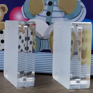 The Pen's Entire Roll Comes with a Guka Pendant Bag, a Transparent Tray, a Colorful Collage, a Small Fourth-Season Core-Shaped Glue, a Transparent Guka Brick