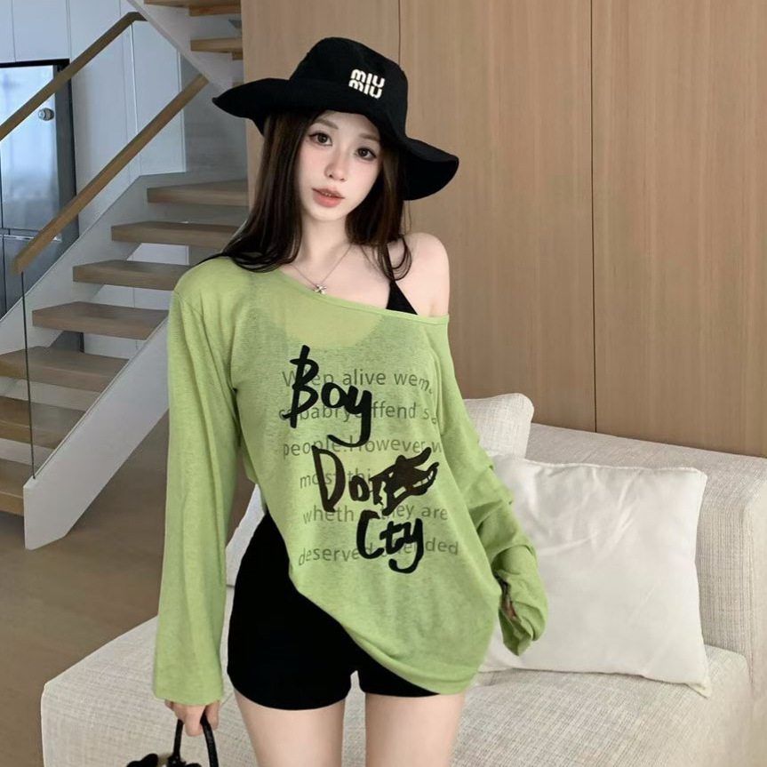 This stylish, uniquely designed, trendy letter-print long-sleeved sun protection top features a retro, relaxed, loose-fitting, and lightweight design.