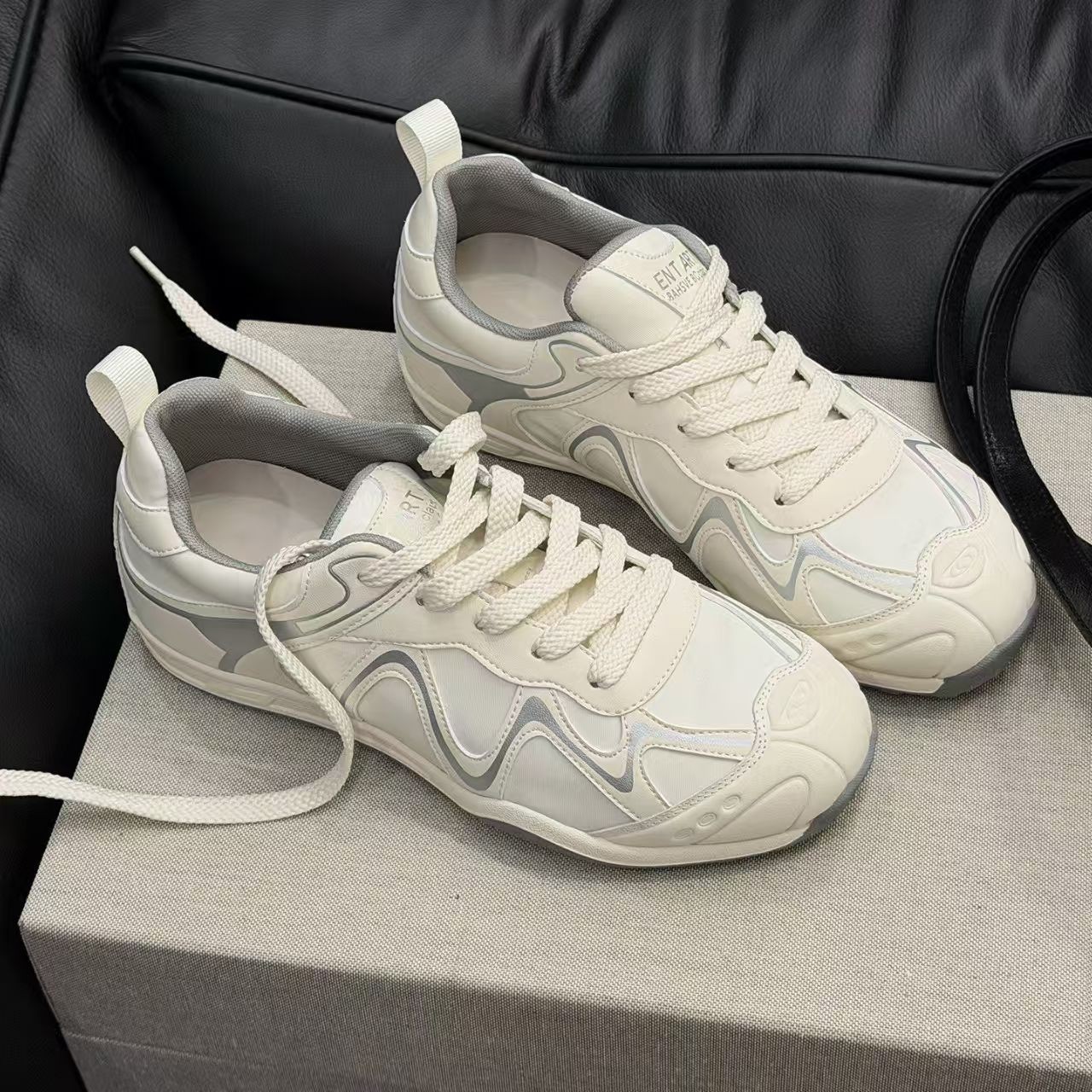 Retro casual versátil plano zapatos de entrenamiento de mujeres 2026 nuevo primavera-verano vestido baja zapatillas deportivas de estudiantes