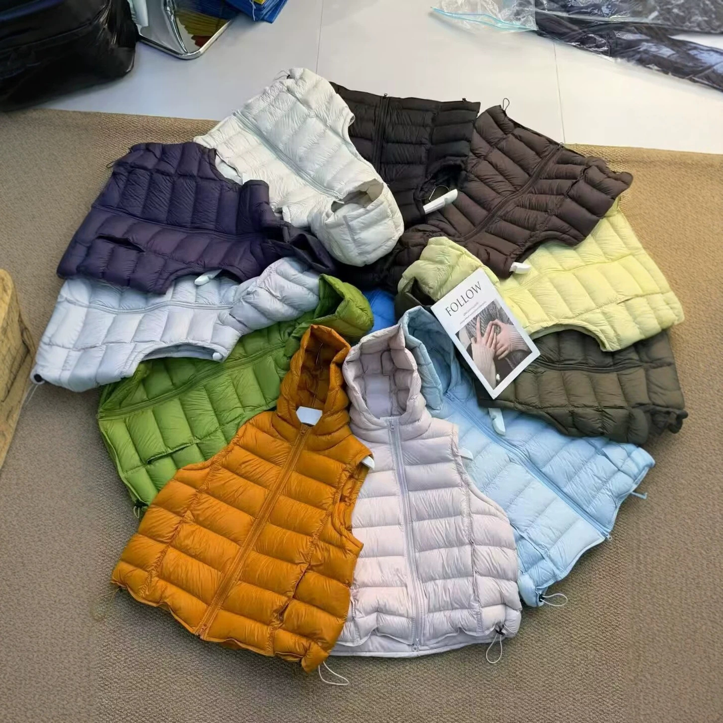 2026 Autumn/Winter New Women's Short Korean Style Versatile Hooded Ribbed Down Vest with 90% White Duck Down