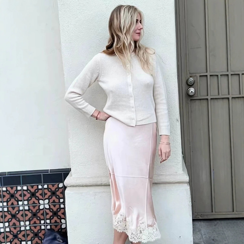 French-Style Elegant Mulberry Silk Lace Splicing Bias-Cut Fishtail Skirt, Slim Fit, Versatile, Slimming, Pink Long Skirt French-Style Elegant Mulberry Silk Lace Splicing Bias-Cut Fishtail Skirt, Slim Fit, Versatile, Slimming, Pink Long Skirt