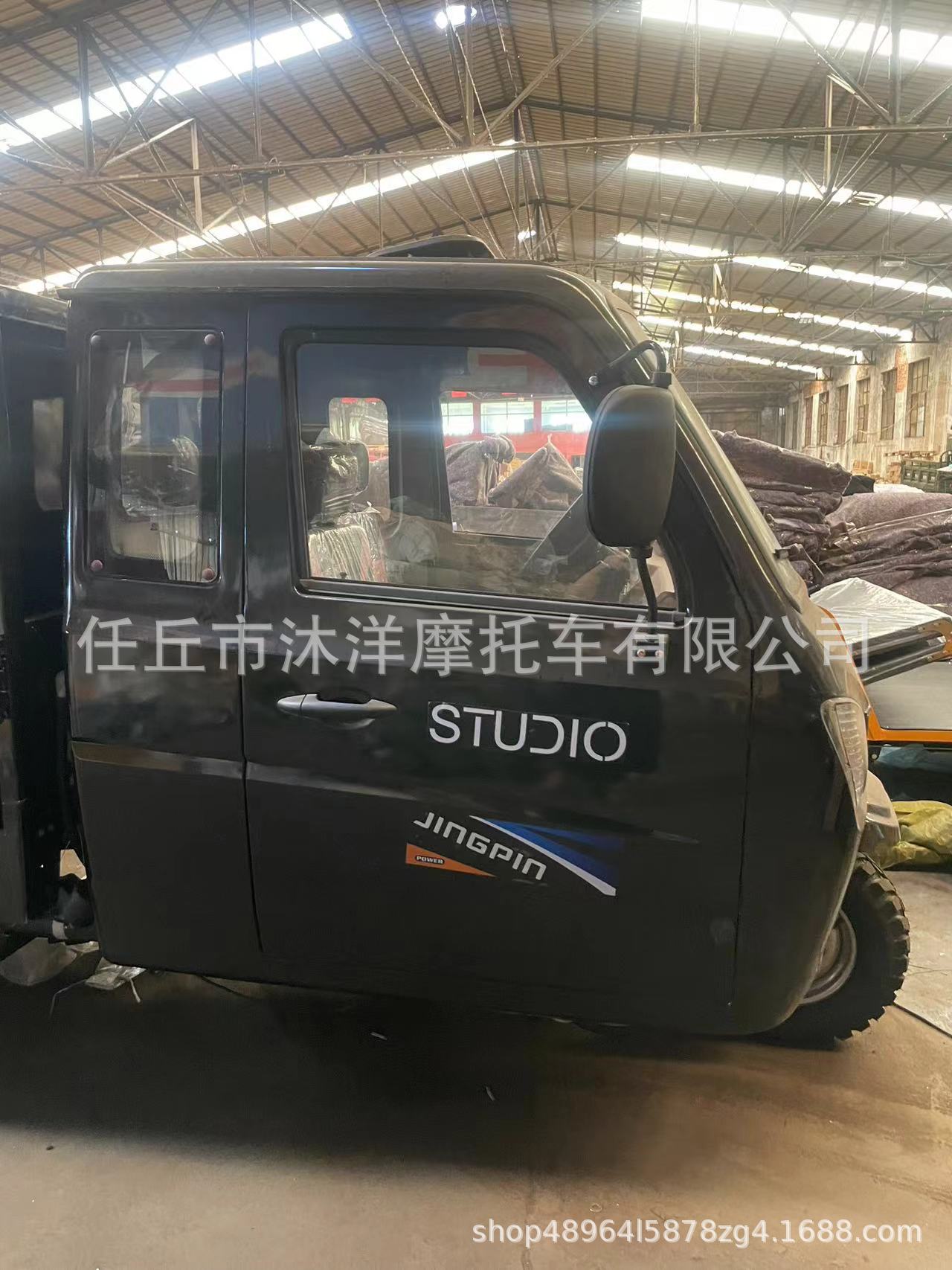 Source manufacturer luxury rain shelter three-wheeled fuel-powered motorcycle with enclosed cab, five-wheel double hydraulic dump truck