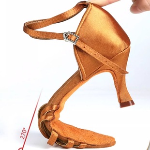 ��ɯ�赸Ь���xŮʽ����������ЬŮ�и߸��ķ�ܛ�׏V������ǡǡЬ