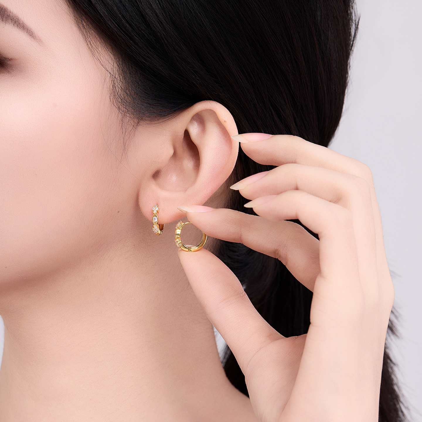 Xuping Europa y los Estados Unidos transfronterizos ligeros aretes de lujo aleación de cobre chapado en 24k oro imitación aretes de geometría aretes de círculo
