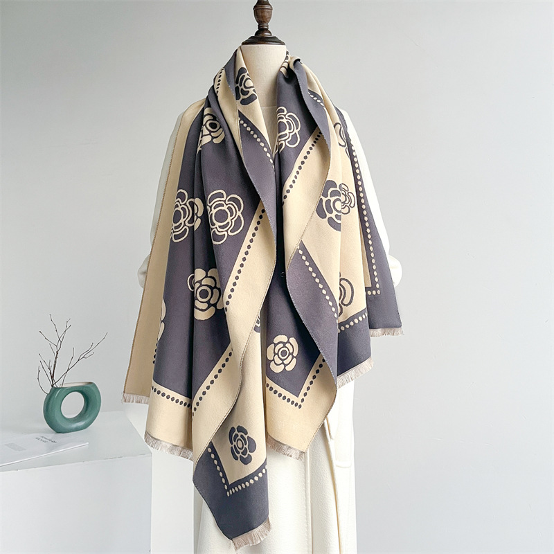 Temperamento piccola sciarpa profumata da donna versatile cappotto decorativo caldo sciarpa camelia doppio uso scialle di cashmere spesso_voghion.com