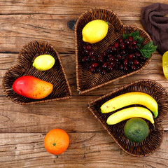 Handmade Braided Heart-Shaped Snack Storage Tray Creative Fruit Bowl Ornament Vegetable Basket Wicker Fruit Basket for Sale