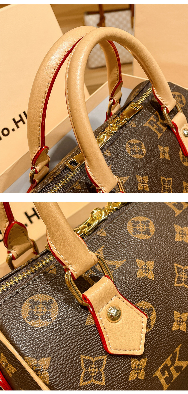 Túi xách tay đeo chéo da thật nữ kiểu Boston monogram — Màu nâu size nhỏ 17cm, Màu nâu cỡ vừa 20cm, Màu nâu size lớn 25cm chi tiết 5
