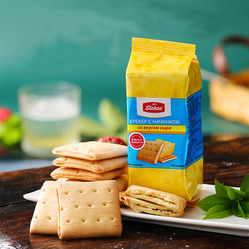 Russian imported berry jam sandwich cookies with cranberry apricot filling, recommended as a leisure breakfast snack for influencers, small snack food.