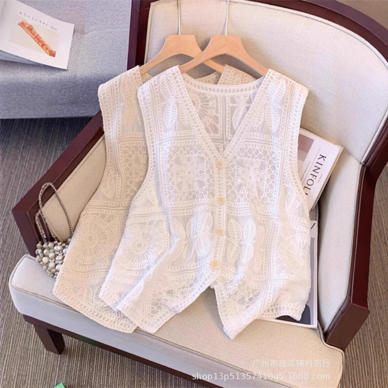French-Style V-Neck Sleeveless Hollow Crochet Vest for Women, Spring Layered Age-Reducing Blouse with Single-Breasted Top