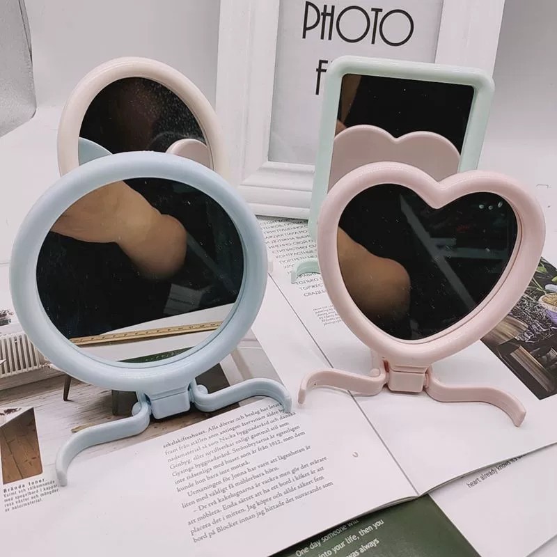 Espejo de Maquillaje Portátil con Forma de Corazón 103 de Plástico Plegable