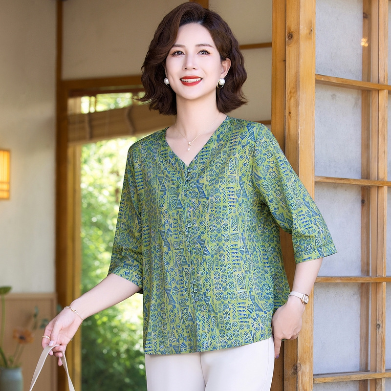 时尚妈妈装夏季新款v领短袖衬衫洋气中老年人薄款印花T恤上衣服女|undefined