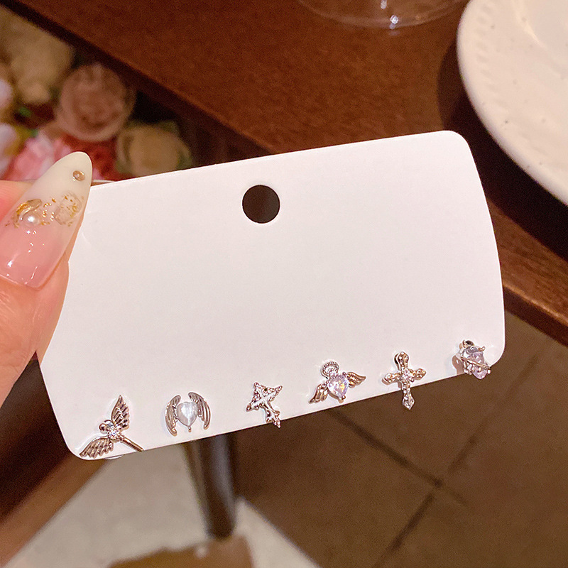 S925 aguja de plata exquisito ZIRCON oído-aumento traje pequeño oído espárragos Luz de lujo nicho versátil temperamento perla pendientes femeninos