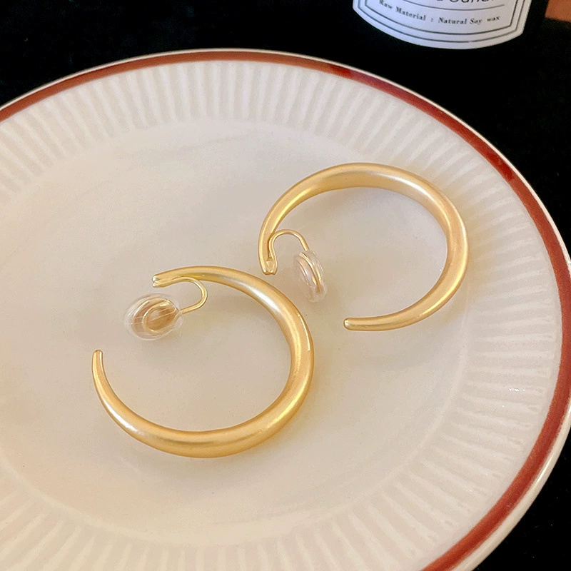 Серебряная игла, металлические модные сексуальные серьги, простой и элегантный дизайн, стиль лёгкой роскоши, стиль высокого качества
