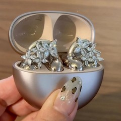 ジルコンのイヤホンは、洗練されたデザインのジルコンのイヤホンを飾っています。