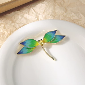 Vintage Emerald Green Enamel Dragonfly Brooch with Blue-Green Gradient, Fashionable and High-End Three-Dimensional Brooch Accessory
