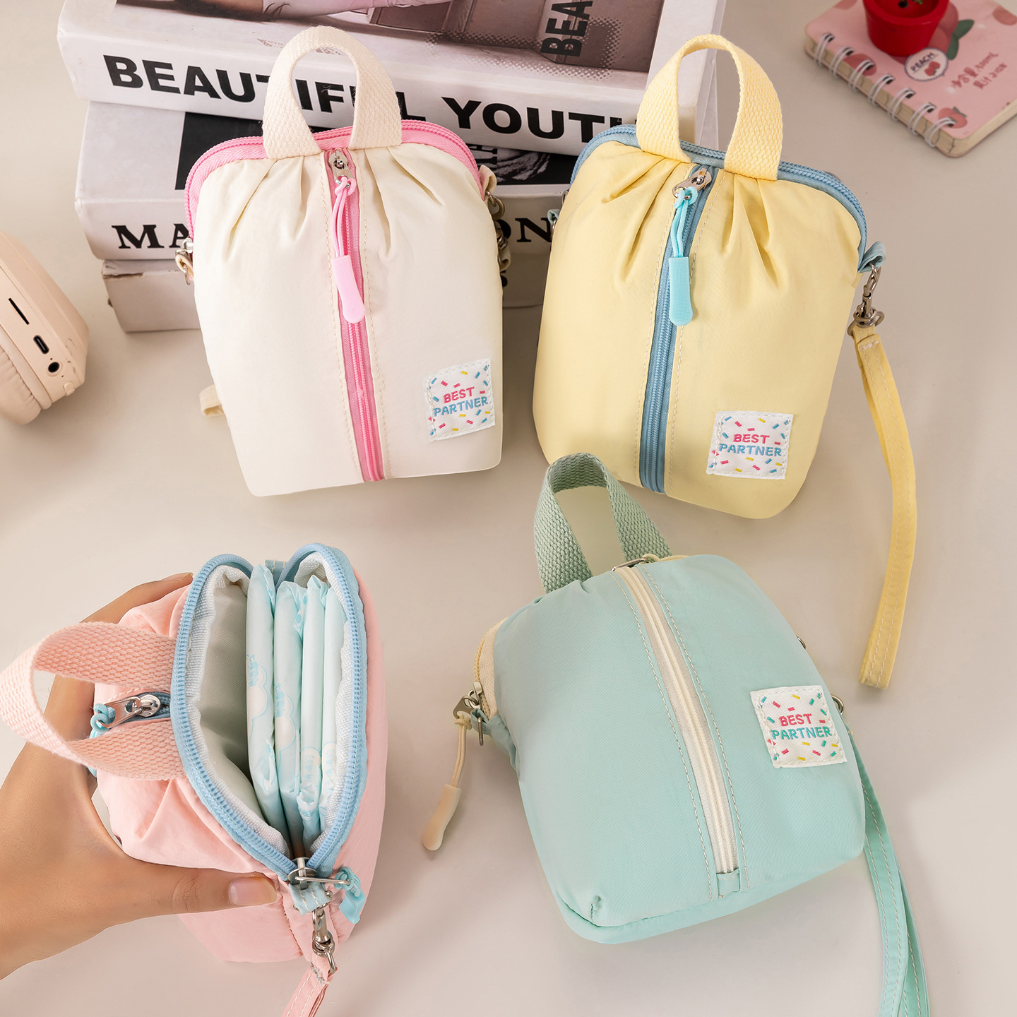 Travel Storage Sanitary Napkin Cotton Bag, Compact and Portable Folding Sundries Bag, Mini Change Lipstick Key Storage Bag