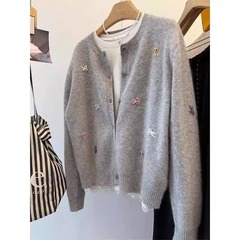 女性のためのハイエンドグレー刺繍ニットカーディガンジャケット春と秋2025新しいスタイル怠惰で柔らかくワックスのようなルーズアウタートップ