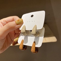 女性用のレトロなフレンチ幾何学イヤリング、シンプル、ファッショナブル、ハイエンド、ニッチなデザイン、イヤリング、イヤリング、日常多用途