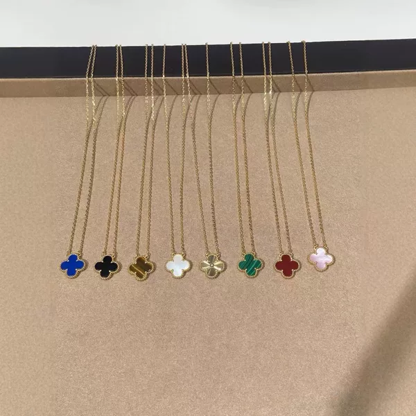 High-End Cnc Four-Leaf Clover Necklace for Women, Plated with 18K Gold, Natural Mother-Of-Pearl Clavicle Chain, Light Luxury Fashion Commuter Pendant