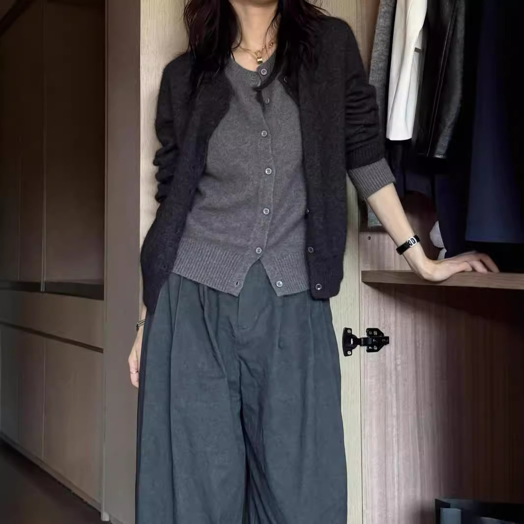 韩系慵懒风纯羊毛灰色假两件针织开衫女士新款毛衣外套设计感上衣