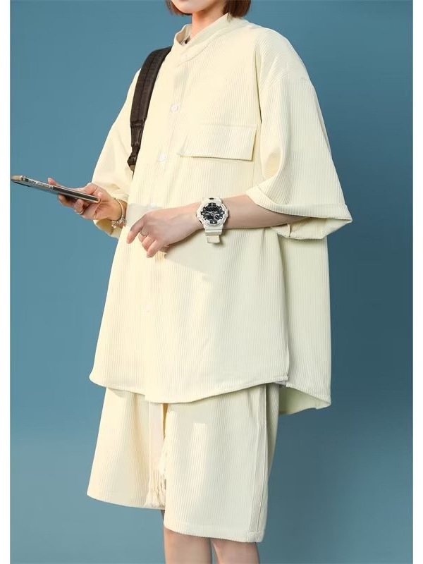 2024 nueva moda estilo de Hong Kong traje de caída de seda de hielo de alta calidad pantalones cortos de camisa de manga corta para hombre estilo de tendencia de control de conjunto para hombre