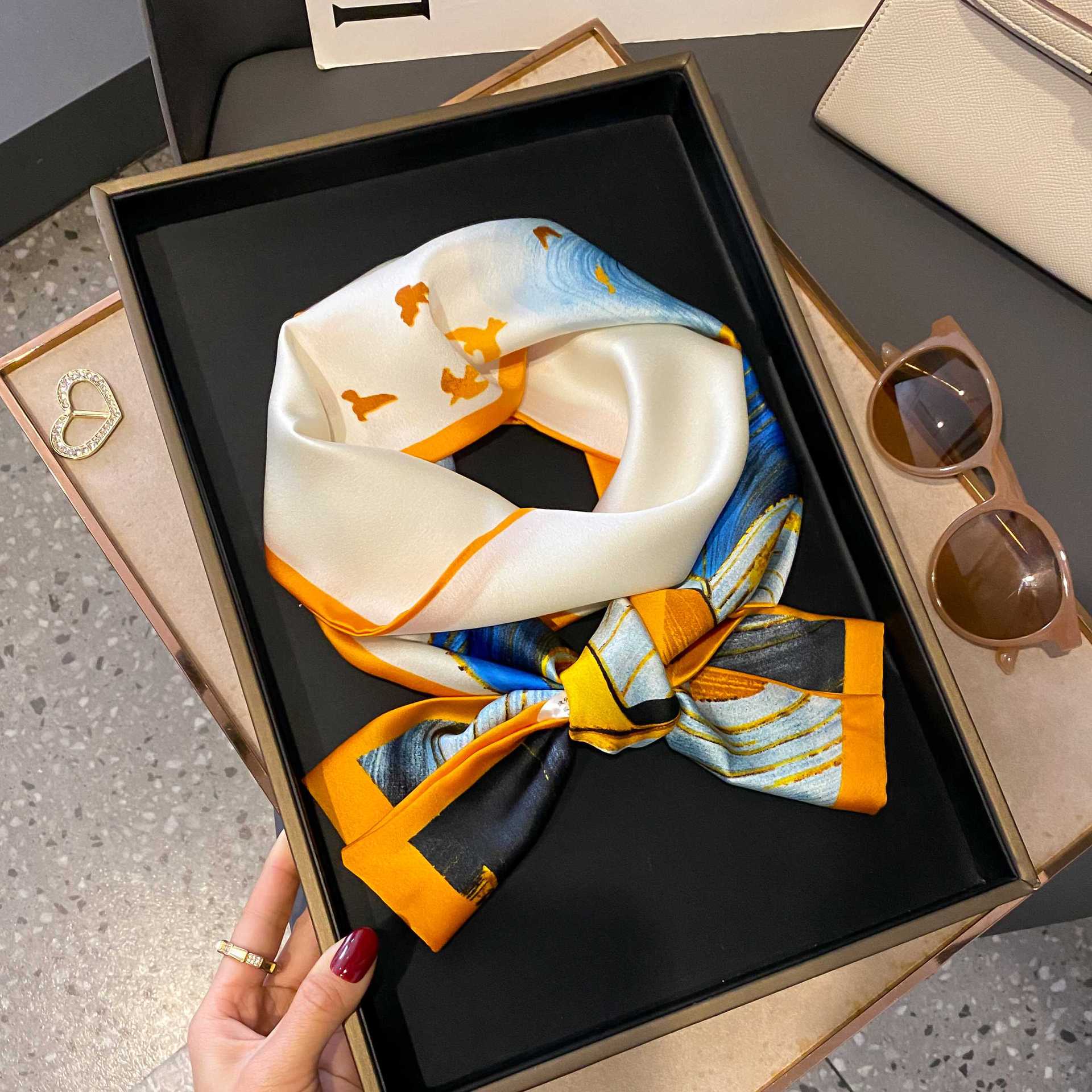 Nuevo bufandas de seda de impresión delgada y larga para mujeres nuevas bandas de moda de decoración profesional bufandas