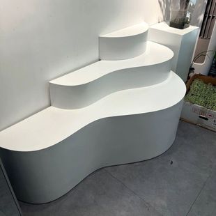 Decorative Island Display Table, Flower Shop Island Table, Special-Shaped Bags, Clothing Store, Round Shoe Display Table