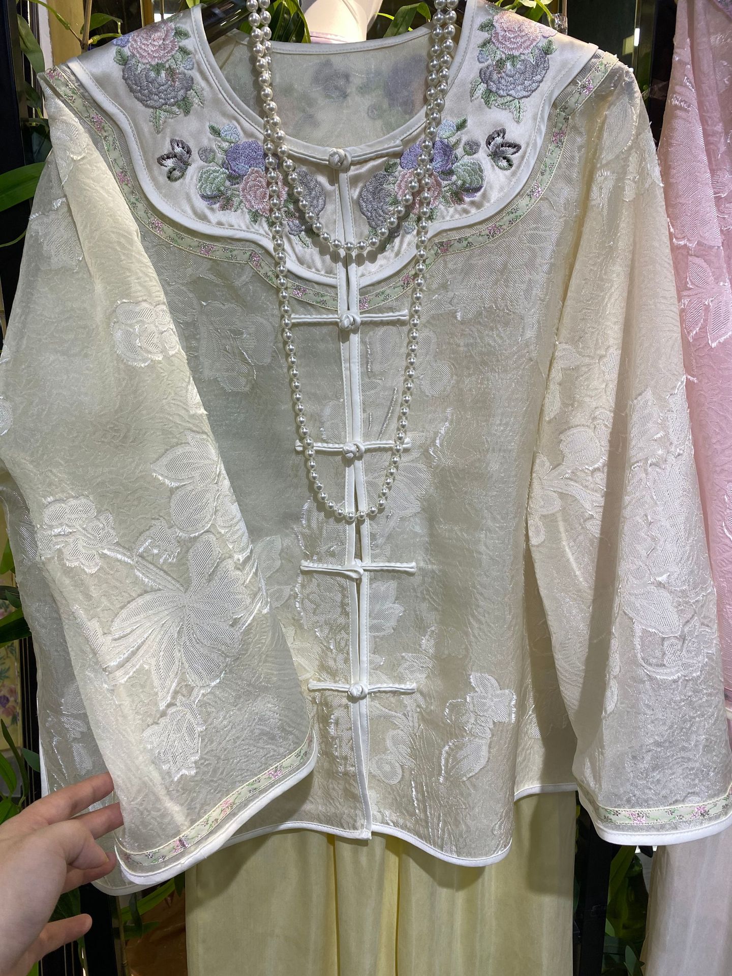 2563 New Chinese Style Cutout Acetate Jacquard Patchwork Acetate Front Closure Suzhou Embroidery Versatile Round Neck Age-Reducing Sun Protection Clothing