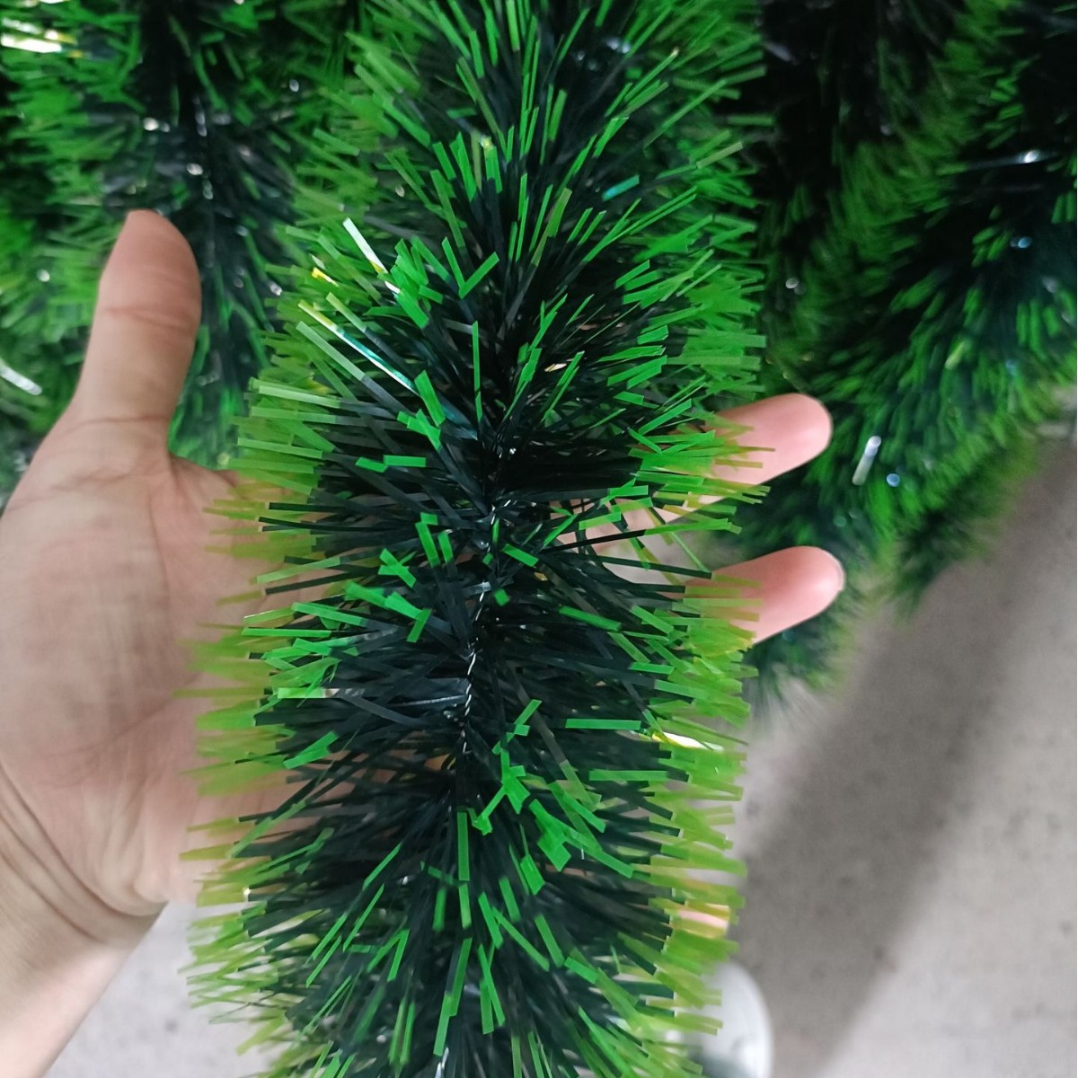Explosiones de decoraciones navideñas de color verde oscuro crema punta tira de flores bordes blancos 9 cm bordes verdes diseño de fiesta de lana image 8