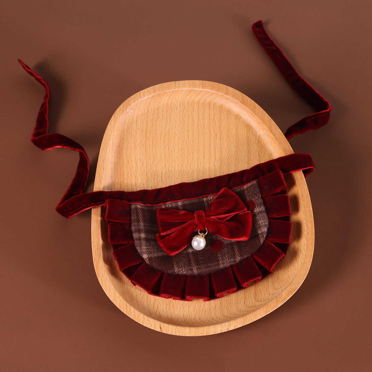 Mascotas de Año Nuevo de terciopelo de encaje bib gatos cachorros plaid flotilla flor arco cereza set sombrero boina