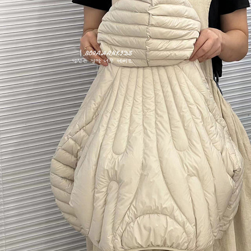 Korean-style cotton padded jacket for children, short design for baby girls, winter clothing with stylish design, lightweight and thin outerwear for girls.