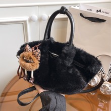 2025冬新款毛绒手提包女可爱淑女气质褶皱仿兔毛女包大容量毛毛包
